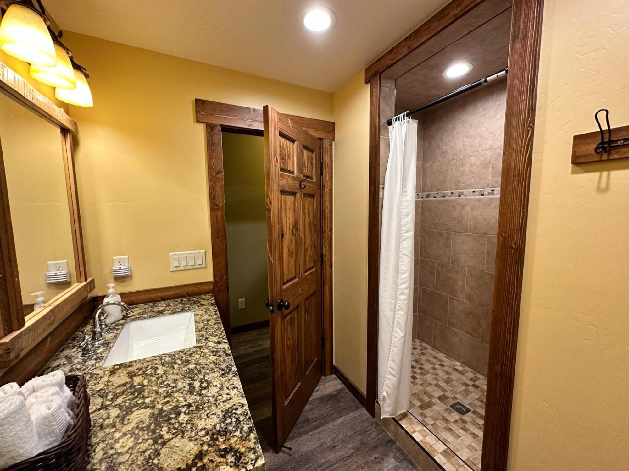 Yellowstone Cabins And Rv غرب يلوستون المظهر الخارجي الصورة