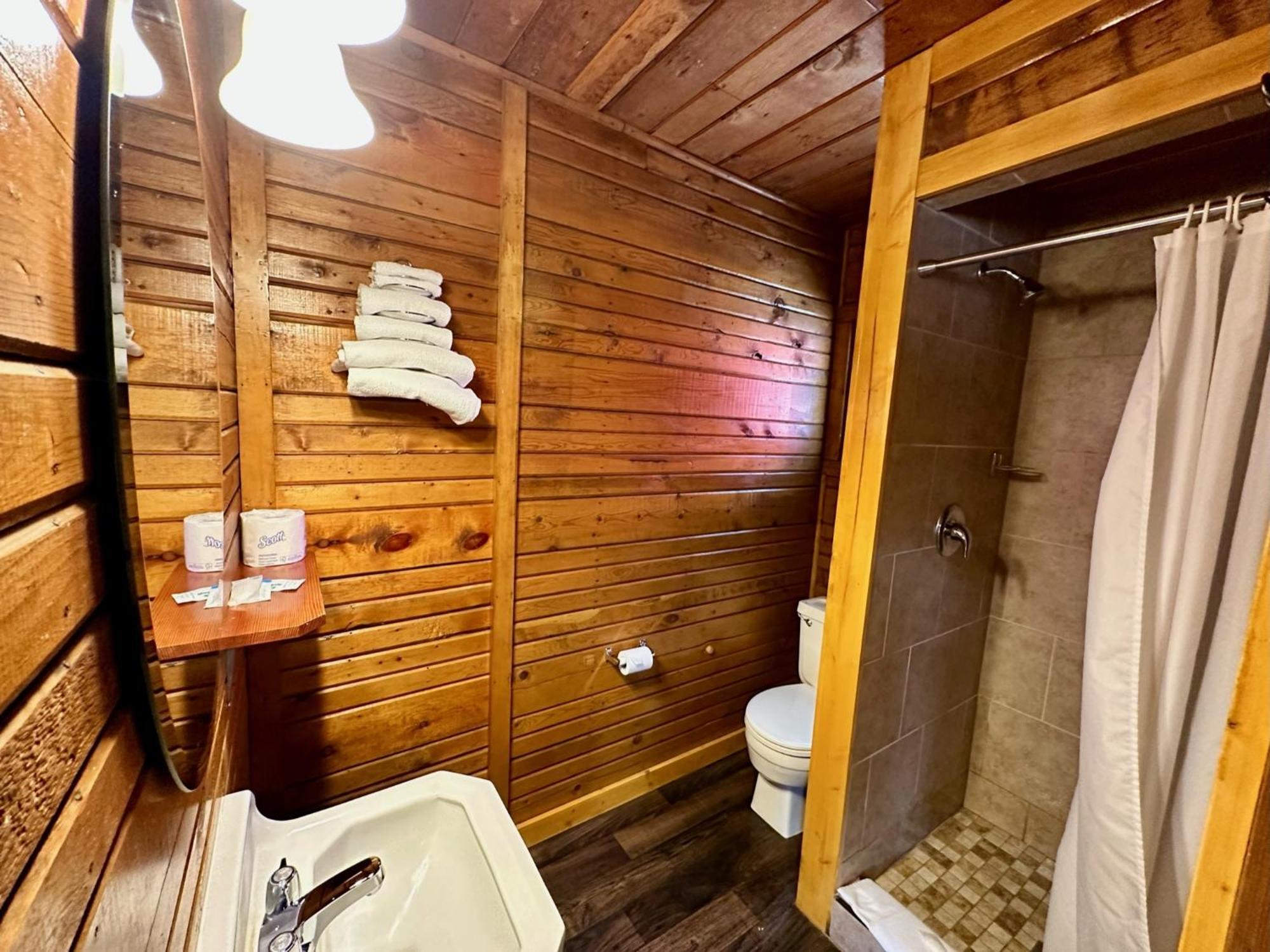 Yellowstone Cabins And Rv غرب يلوستون المظهر الخارجي الصورة