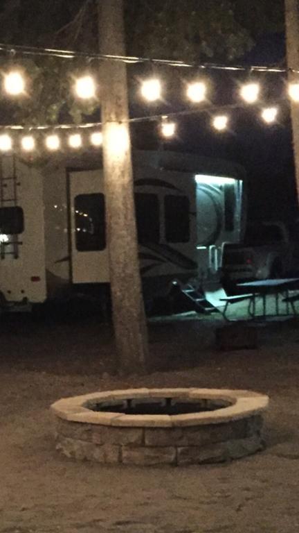 Yellowstone Cabins And Rv غرب يلوستون المظهر الخارجي الصورة